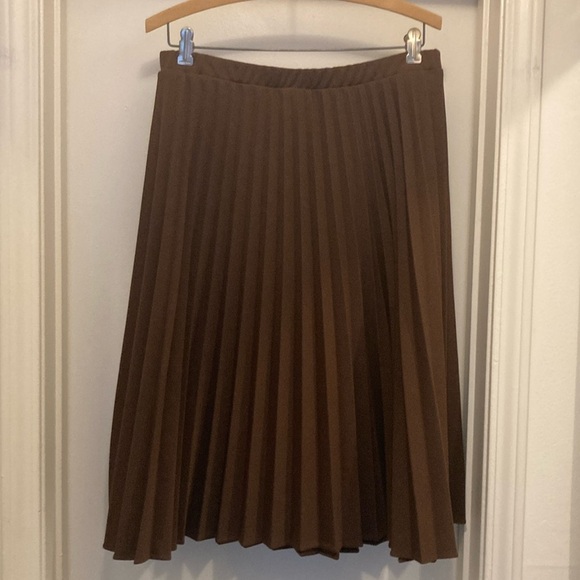 Brown polyester pleated skirt - Picture 2 of 5